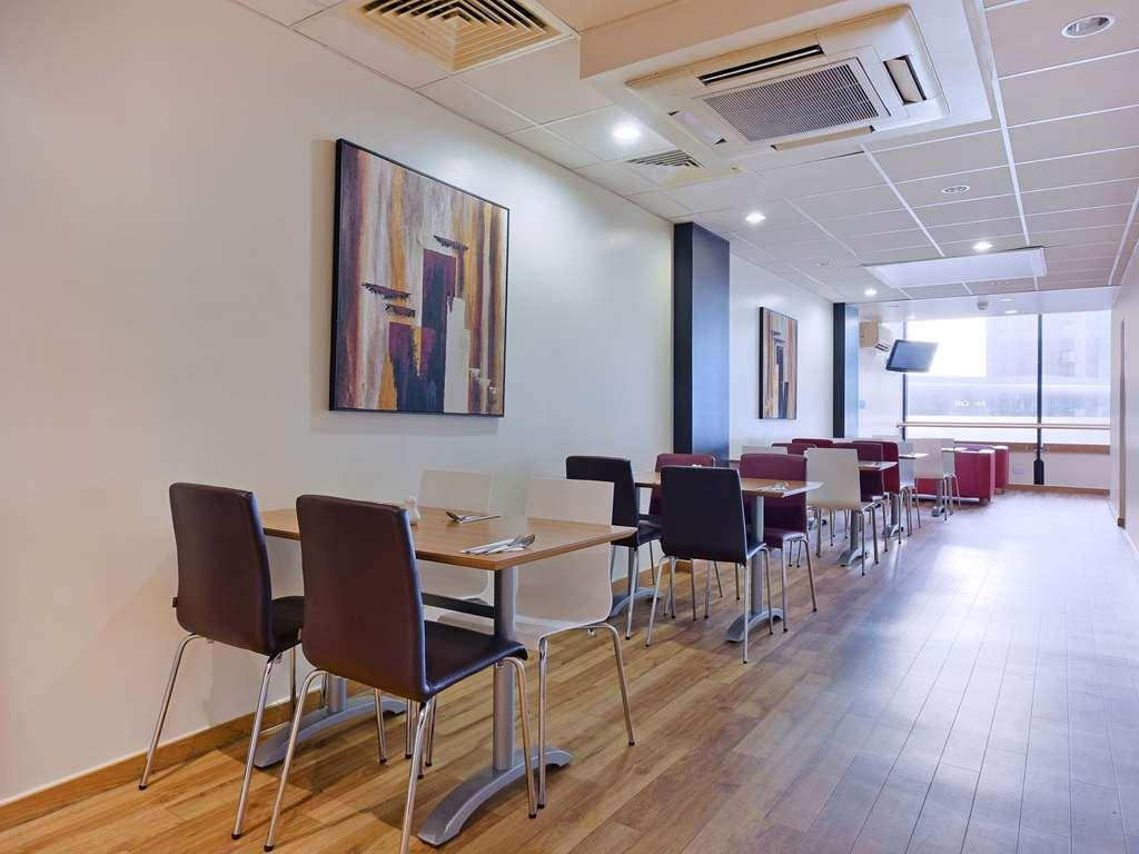 Travelodge London Feltham מסעדה תמונה