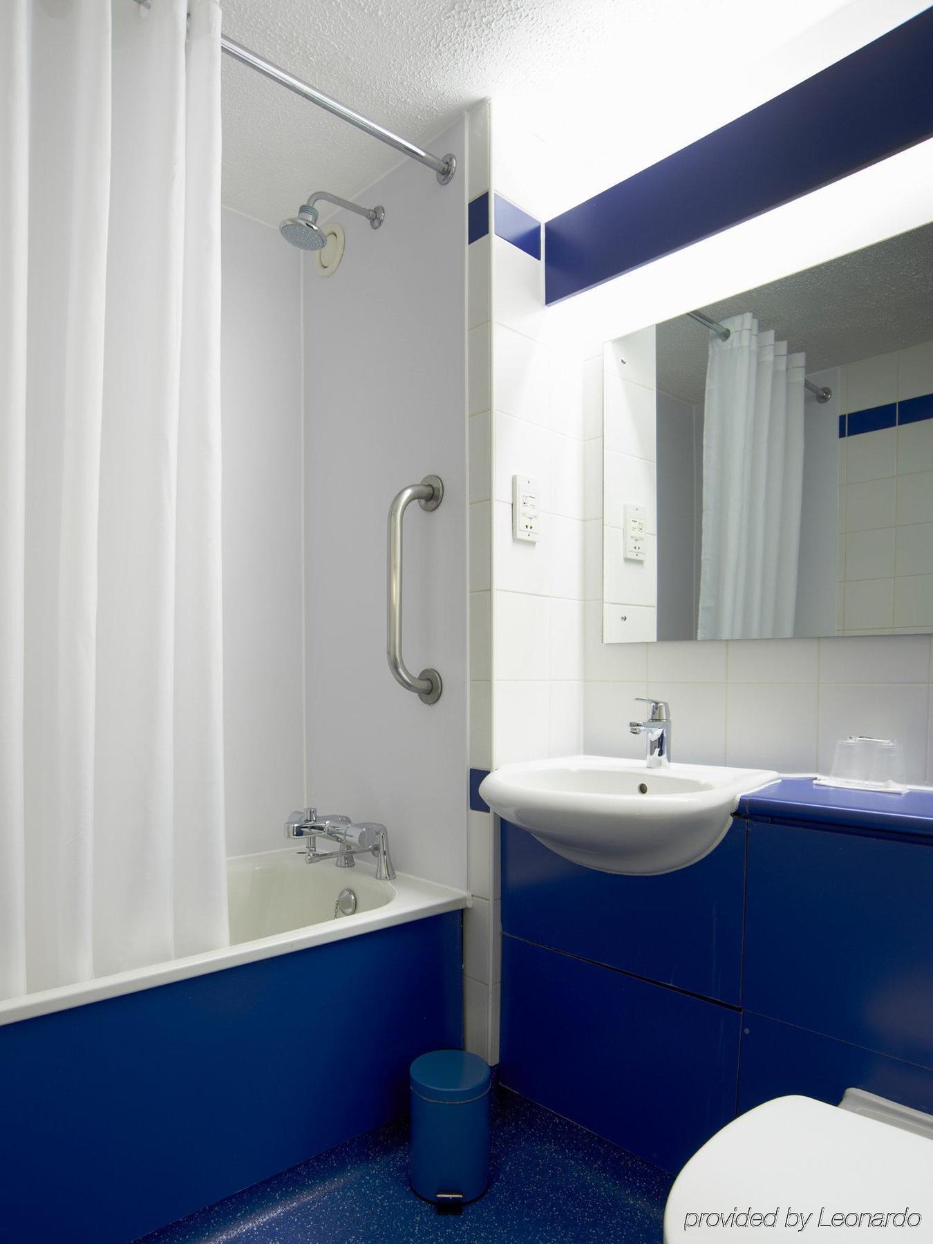 Travelodge London Feltham מראה חיצוני תמונה