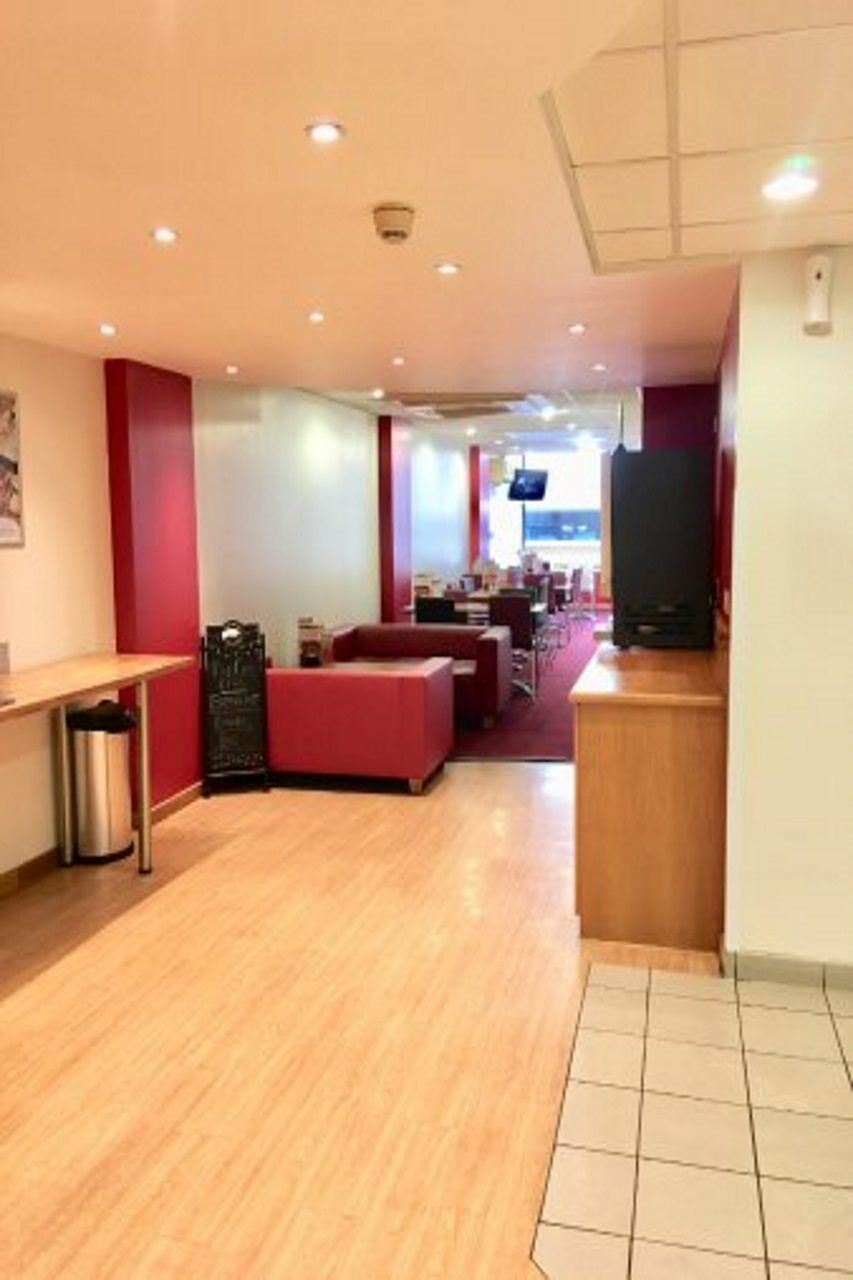 Travelodge London Feltham מראה חיצוני תמונה