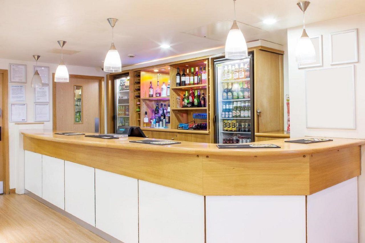 Travelodge London Feltham מראה חיצוני תמונה
