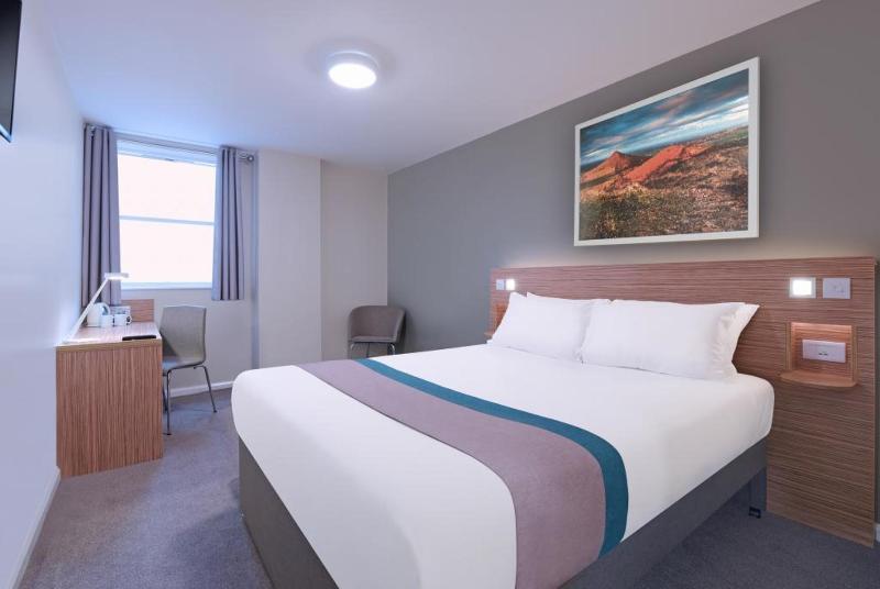 Travelodge London Feltham מראה חיצוני תמונה